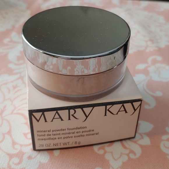Mary Kay mineral powder foundation Ivory 2